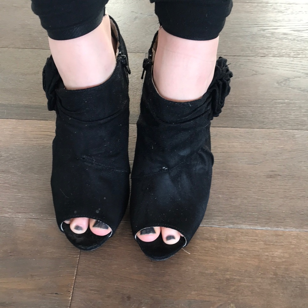 black heels - Picture 2 of 5